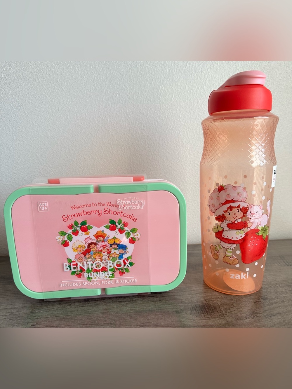 Strawberry Shortcake bento lunch box and plastic Water Bottle 30oz unopened new